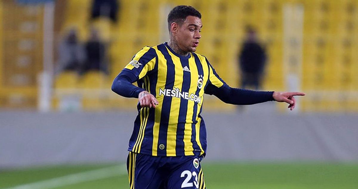 Hull City, Fenerbahçe'den Van Der Wiel İçin Resmi Teklifini Yaptı