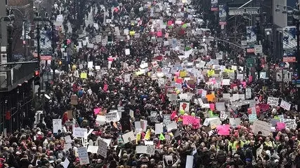 Kadın Yürüyüşü' Eylemleri Trump'ın Yemin Törenini Gölgede Bıraktı Kadın Yürüyüşü' Eylemleri Trump'ın Yemin Törenini Gölgede Bıraktı