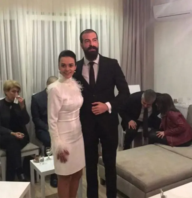 Hande Soral nişanlandı