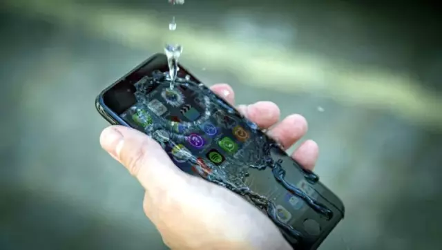 Apple'dan Büyük Ortağına Dava