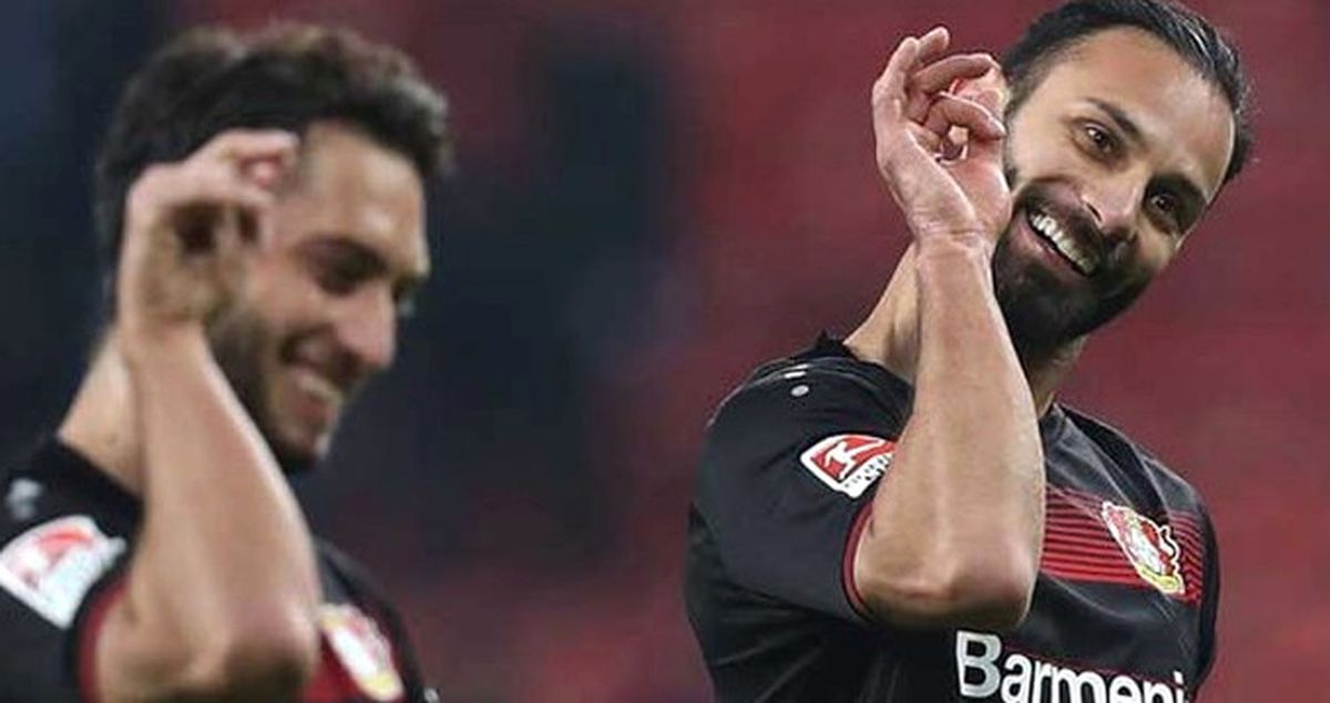 Hakan Çalhanoğlu ve Ömer Toprak, Golden Sonra Nusret'in Taklidini Yaptı
