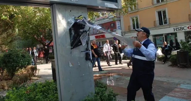 İzinsiz Afişe 3 Bin Lira Para Cezası İzinsiz Afişe 3 Bin Lira Para Cezası