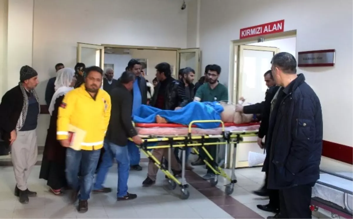 Kahta'da İnşaattan Düşen İşçi Ağır Yaralandı