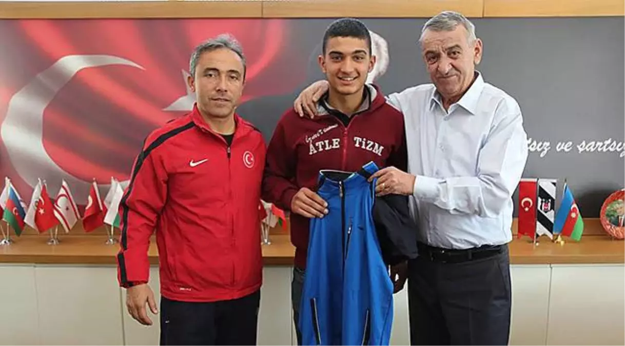 Ödünç Ayakkabılı' Şampiyona Gaziemir Belediyesi Desteği