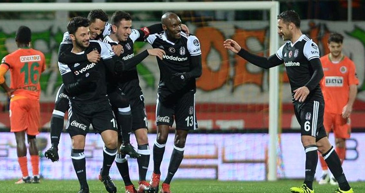 Süper Lig'de Beşiktaş, Alanyaspor'u 4-1 Yenerek Liderliğe Yükseldi