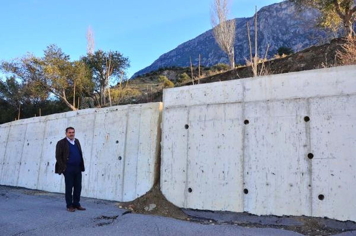 Manisa'da Mahalle Sakinleri 11 Yıldır Heyelan Korkusuyla Yaşıyor