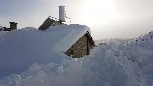 112 Görevlisi Hastayı Metrelerce Sırtında Taşıdı