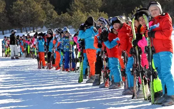 Erzurum'a 'Kayakçı Ordusu' Kurdu Erzurum'a 'Kayakçı Ordusu' Kurdu