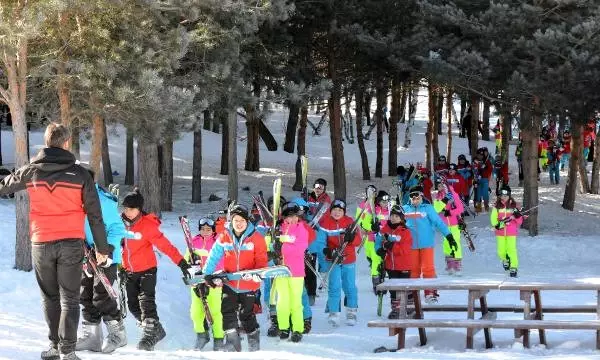 Erzurum'a 'Kayakçı Ordusu' Kurdu Erzurum'a 'Kayakçı Ordusu' Kurdu