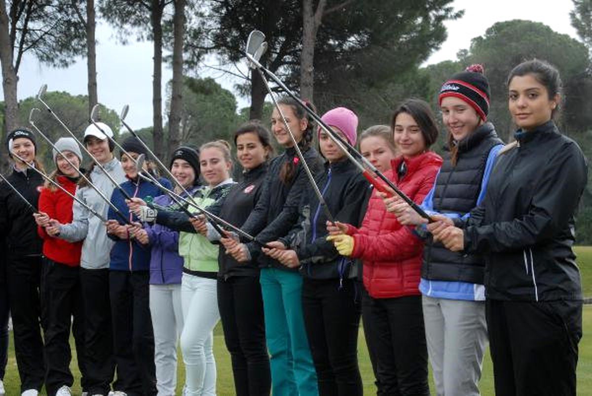 Kadınlar Golf Milli Takımı Antalya'da Kampa Girdi