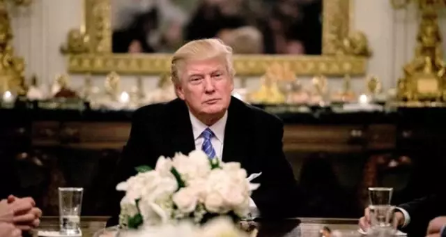 Beyaz Saray Savaşı Kızıştı, Trump Yakın Danışmanlarıyla Birbirine Düştü Beyaz Saray Savaşı Kızıştı, Trump Yakın Danışmanlarıyla Birbirine Düştü