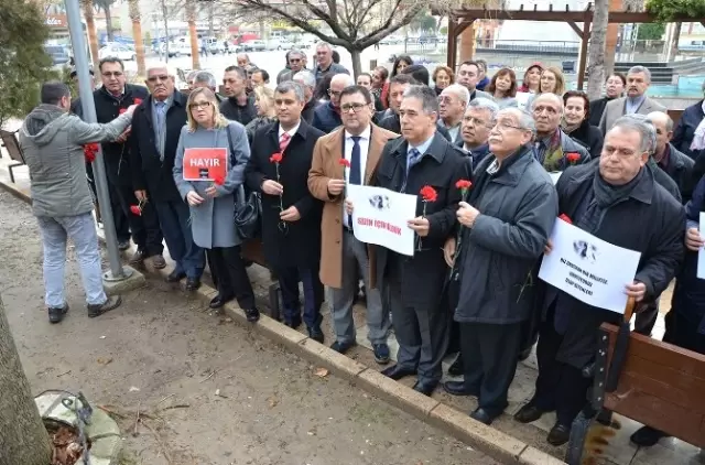Uğur Mumcu, Milas'ta Karanfillerle Anıldı Uğur Mumcu, Milas'ta Karanfillerle Anıldı