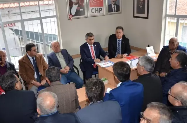 Uğur Mumcu, Milas'ta Karanfillerle Anıldı Uğur Mumcu, Milas'ta Karanfillerle Anıldı