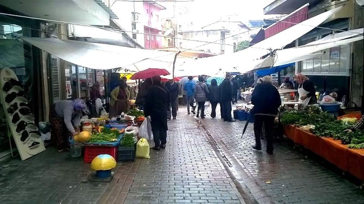 Aydın'da Yağış Pazarcı Esnafına Tezgah Açtırmadı