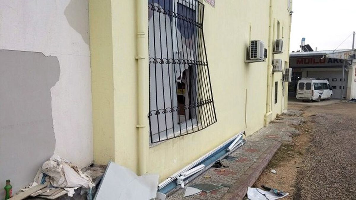 1 Saat Boyunca Market Soyan Hırsızlar Kameraya Yakalandı