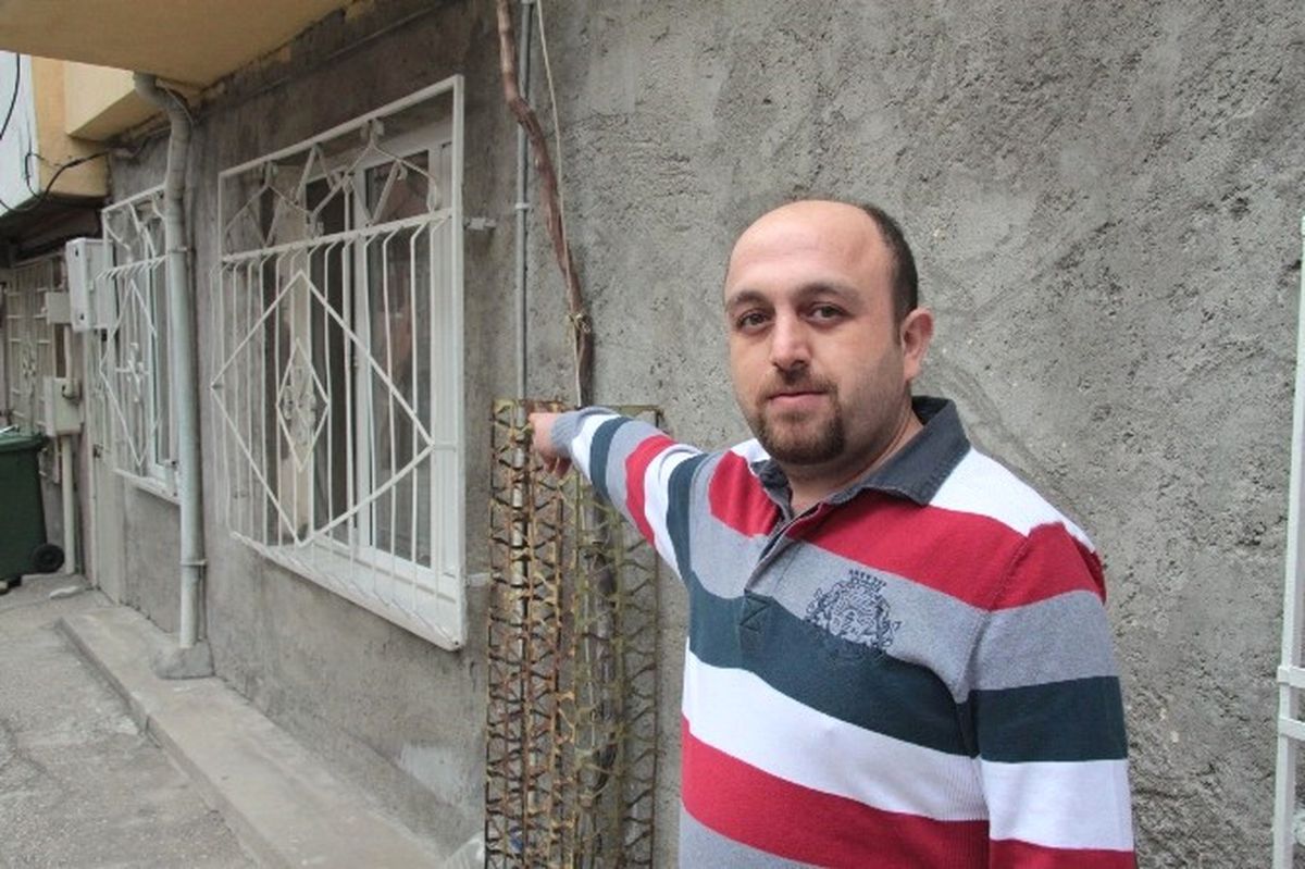 Sahte Polisler FETÖ Bahanesiyle Parayı Camdan Alırken Yakalandı