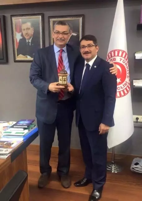Anayasa Değişikliği Şehzadeler'de Anlatılacak Anayasa Değişikliği Şehzadeler'de Anlatılacak
