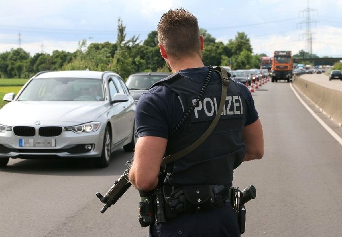 Schengen Anlaşması'nda Sınır Kontrolleri Üç Ay Daha Uzatıldı