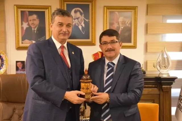 Ak Partili Güvenç Manisa'da Hasret Giderdi Ak Partili Güvenç Manisa'da Hasret Giderdi