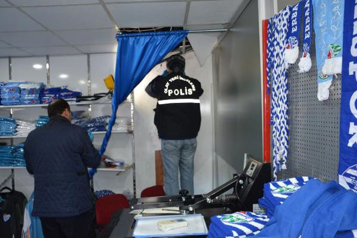 Kulüp Mağazasından Giren Hırsızlar Yandaki Büfeyi Soydular