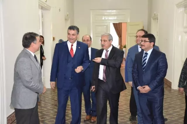 Manisa Eski Valisi Celalettin Güvenç Vali Güvençer'i Ziyaret Etti Manisa Eski Valisi Celalettin Güvenç Vali Güvençer'i Ziyaret Etti