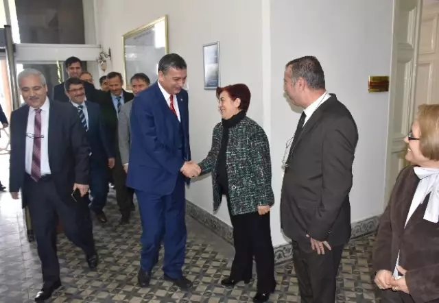 Manisa Eski Valisi Celalettin Güvenç Vali Güvençer'i Ziyaret Etti