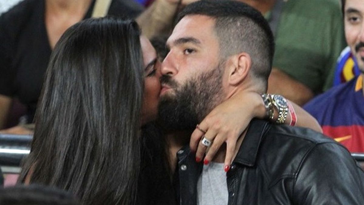 Aslıhan Doğan, 'Arda Turan' Dövmesini Kolundan Sildirdi