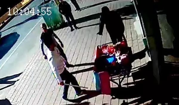 Park Meselesi Yüzünden Döner Bıçağıyla Saldırdı! Park Meselesi Yüzünden Döner Bıçağıyla Saldırdı!