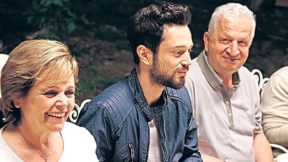 Murat Boz'un Annesi Kalp Rahatsızlığıyla Hastaneye Kaldırıldı