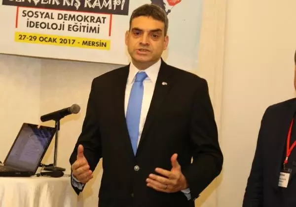 Umut Oran, CHP Kış Kampı'nda Gençlere Eğitim Verdi