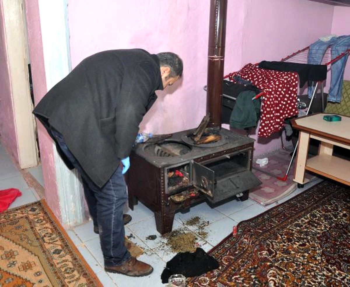 Uyuşturucuları Sobada Yakmaya Çalıştılar