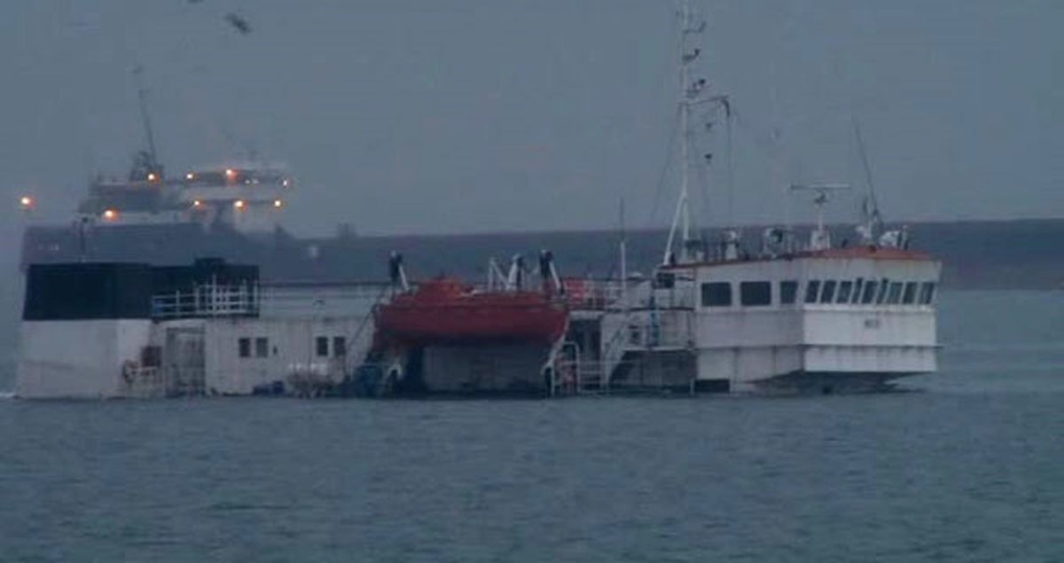 Zeytinburnu'nda Kuru Yük Gemisi Su Aldı, Geminin Büyük Bir Bölümü Battı