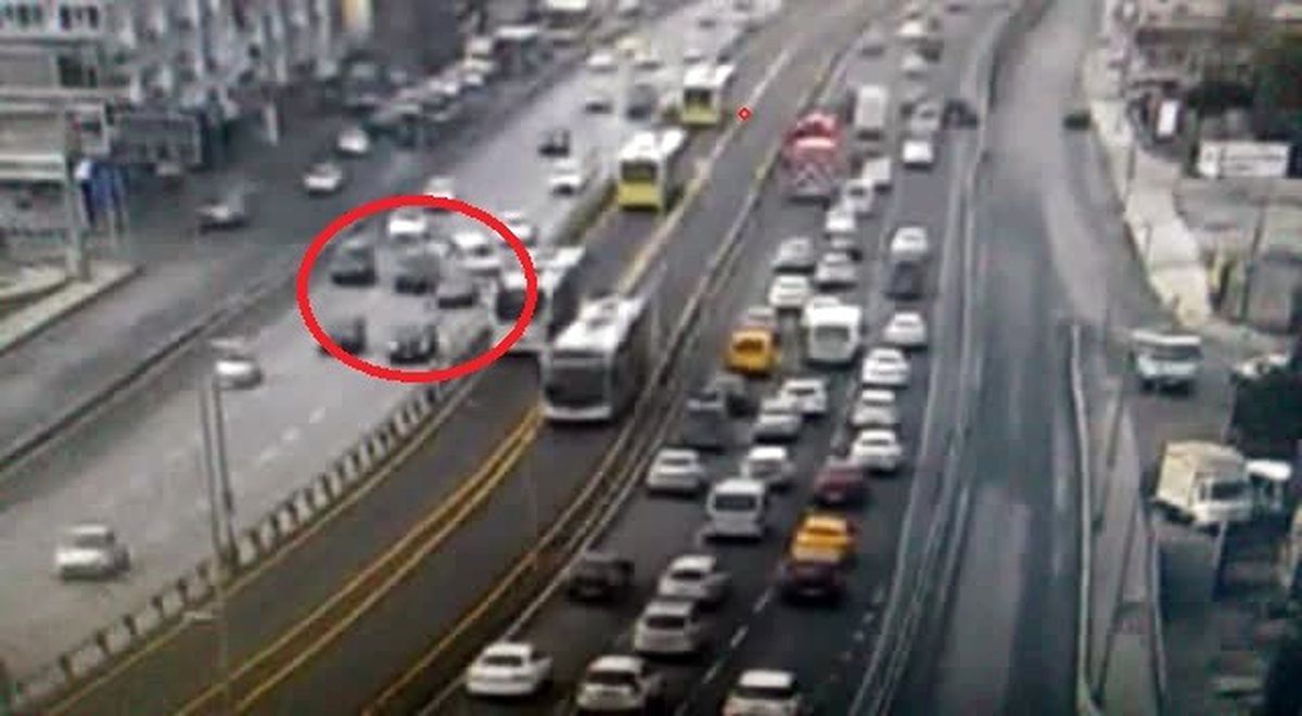 E-5'te Makas Atan Sürücünün Yol Açtığı Zincirleme Kaza Kameraya Yansıdı