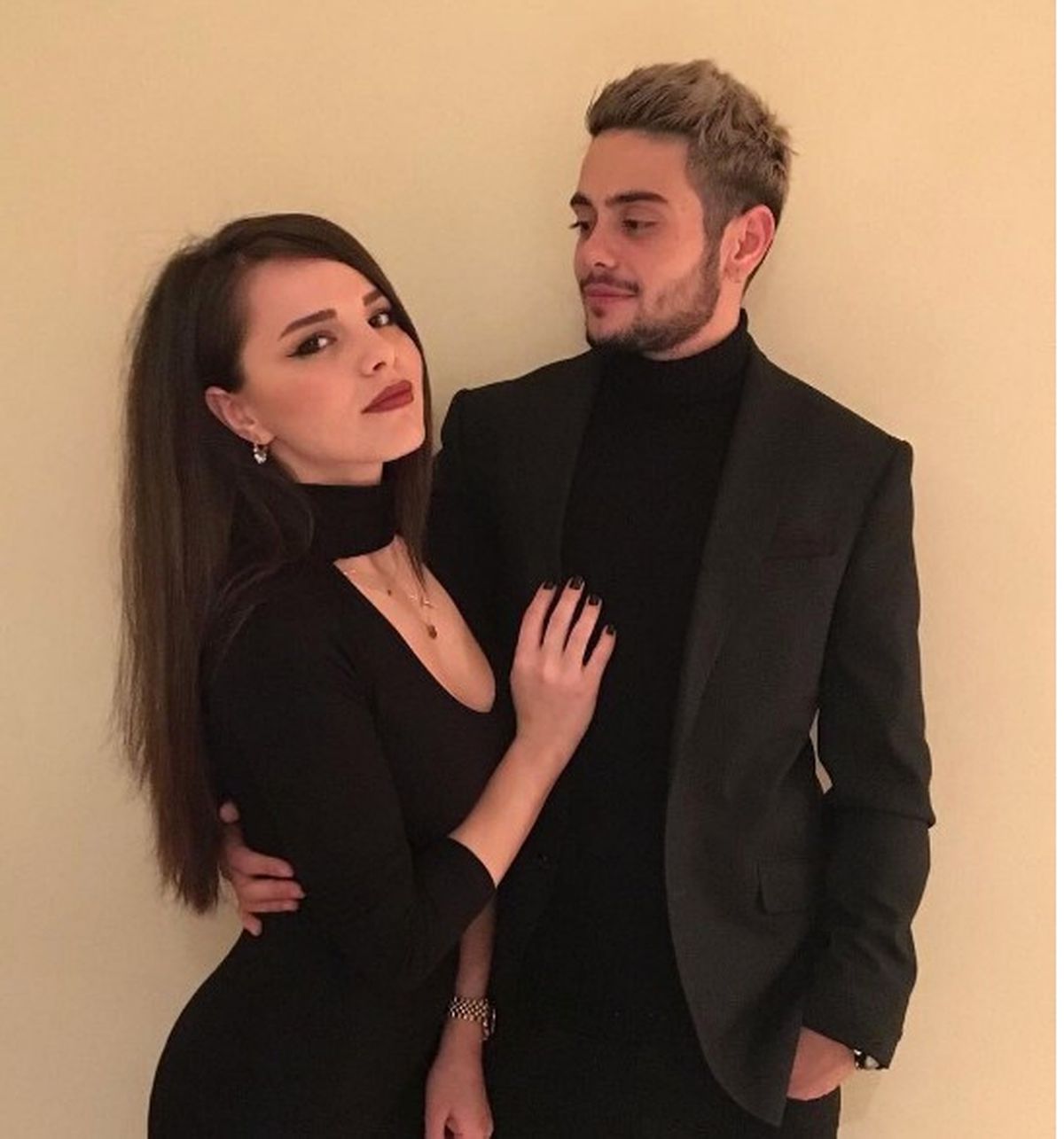 Rüzgar Erkoçlar, Sevgilisinin Ailesiyle Tanışıp Fotoğraf Paylaştı