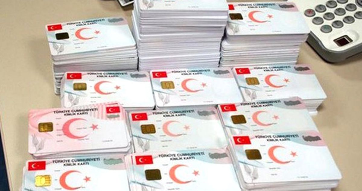 Yeni Kimlik Almak İsteyen Vatandaşlar İzdihama Yol Açtı