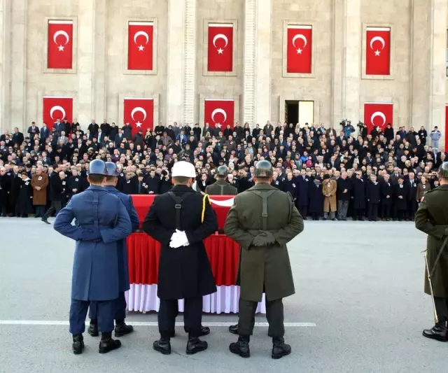 CHP Genel Başkanı Kılıçdaroğlu, Hüseyin Öztürk'ün Cenazesine Omuz Verdi