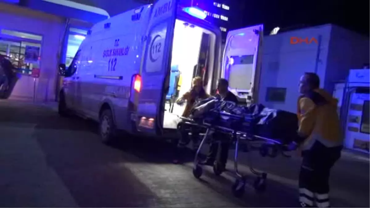 Çorum'da Iki Otomobil Çarpıştı: 10 Yaralı