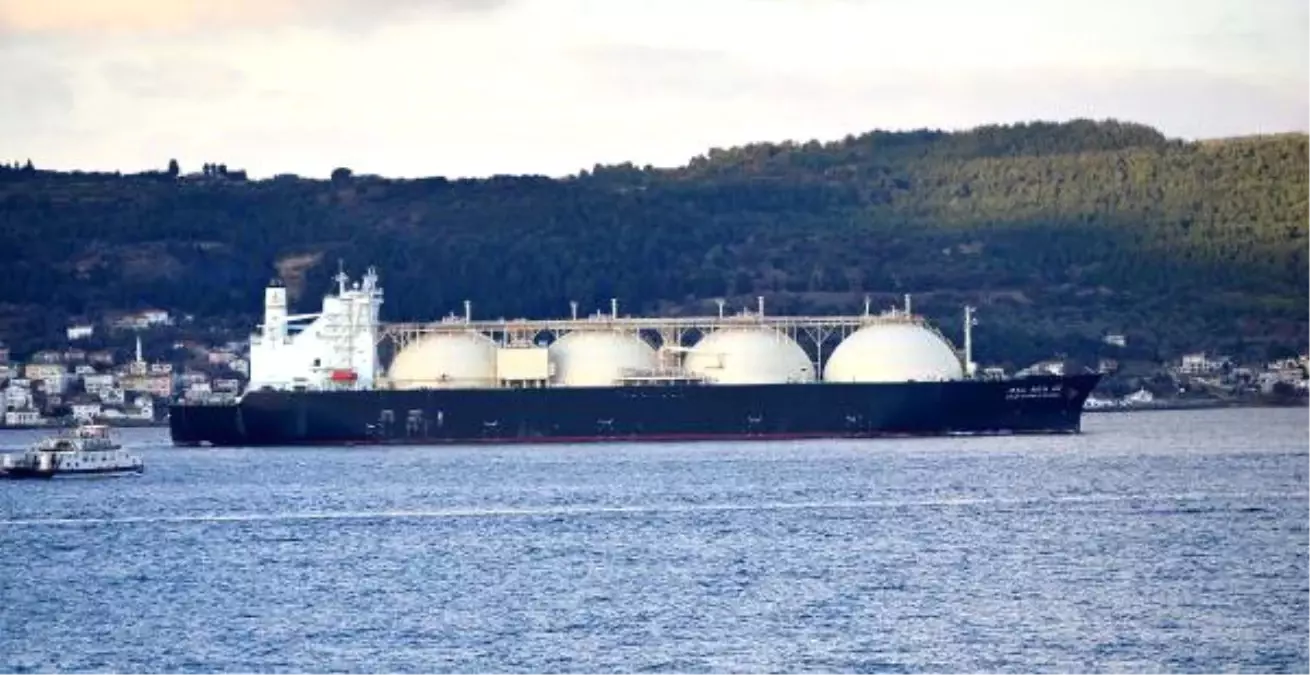 Doğalgaz Tankeri Çanakkale Boğazı'ndan Geçti