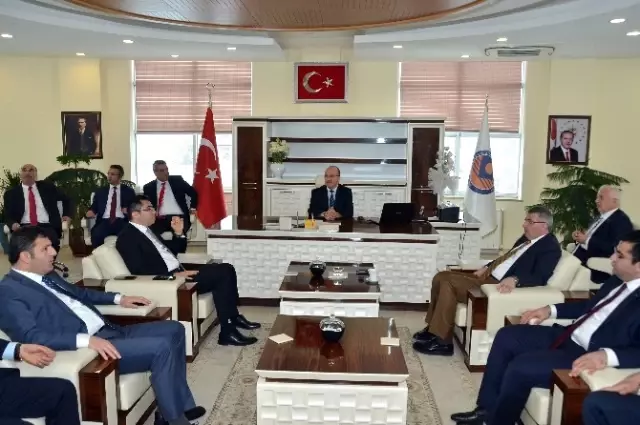 Gümüşhane Protokolünden Yeni Rektör'e Ziyaret Gümüşhane Protokolünden Yeni Rektör'e Ziyaret