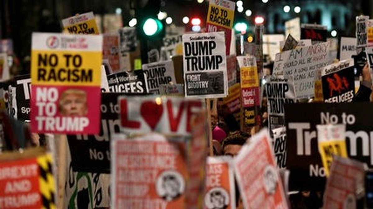 Trump Karşıtları İngiltere'de Sokaklara Döküldü
