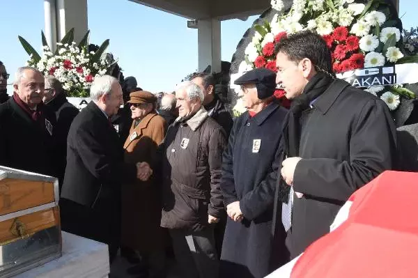 Kılıçdaroğlu, Tınaztepe ve Öztürk İçin Kocatepe Camii'nde Düzenlenen Cenaze Namazına Katıldı