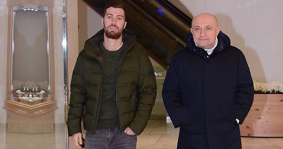 Oğulcan Engin Babası Sinan Engin'le Fotoğrafını 'Rol Model' Notuyla Paylaştı