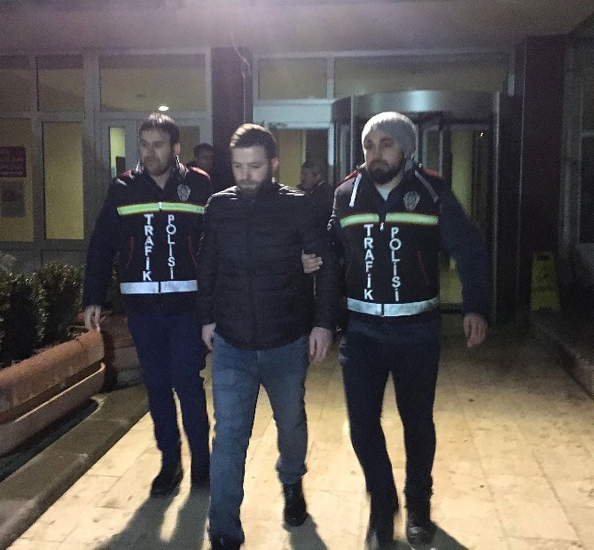 E-5'te Makas Atarak Zincirleme Kazaya Yol Açan Sürücüye Gözaltı
