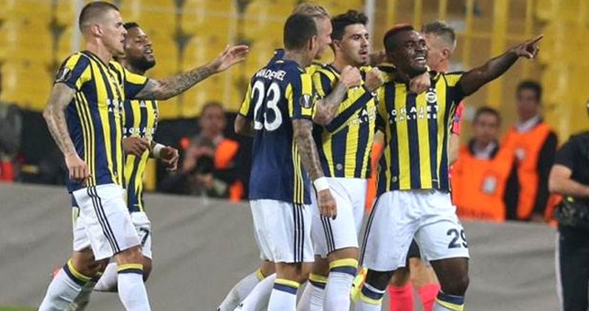 Fenerbahçe, Emenike ve Van Der Wiel'i Affetti
