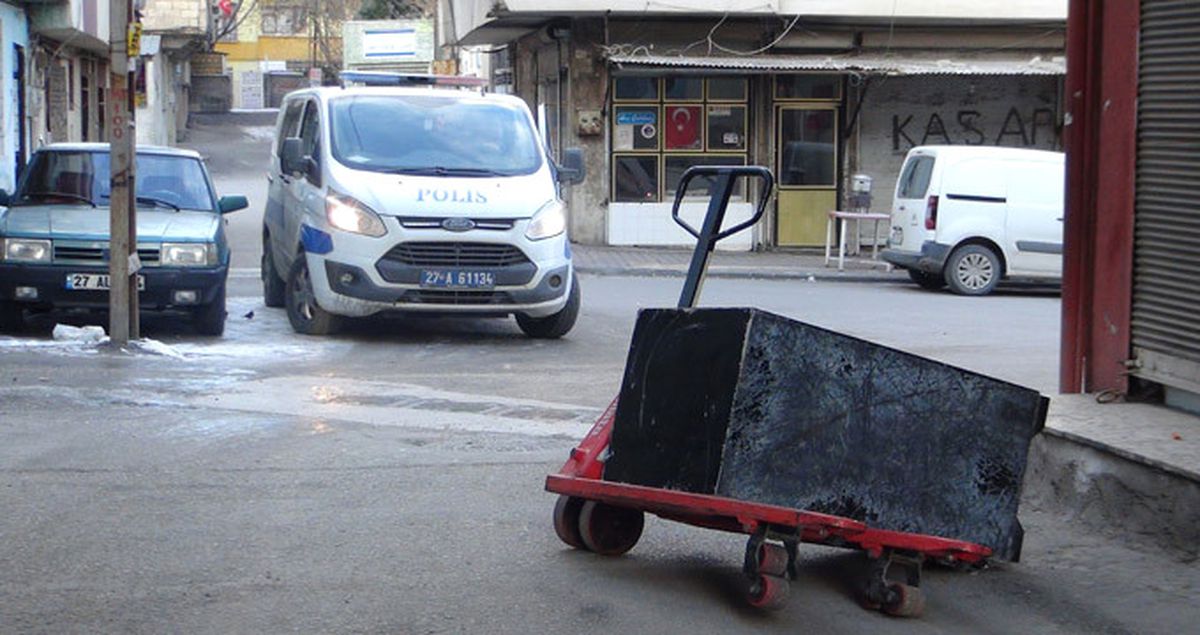 Çaldıkları Kasayı Taşıyamayan Hırsızlar, Sokak Ortasında Bırakıp Kaçtı