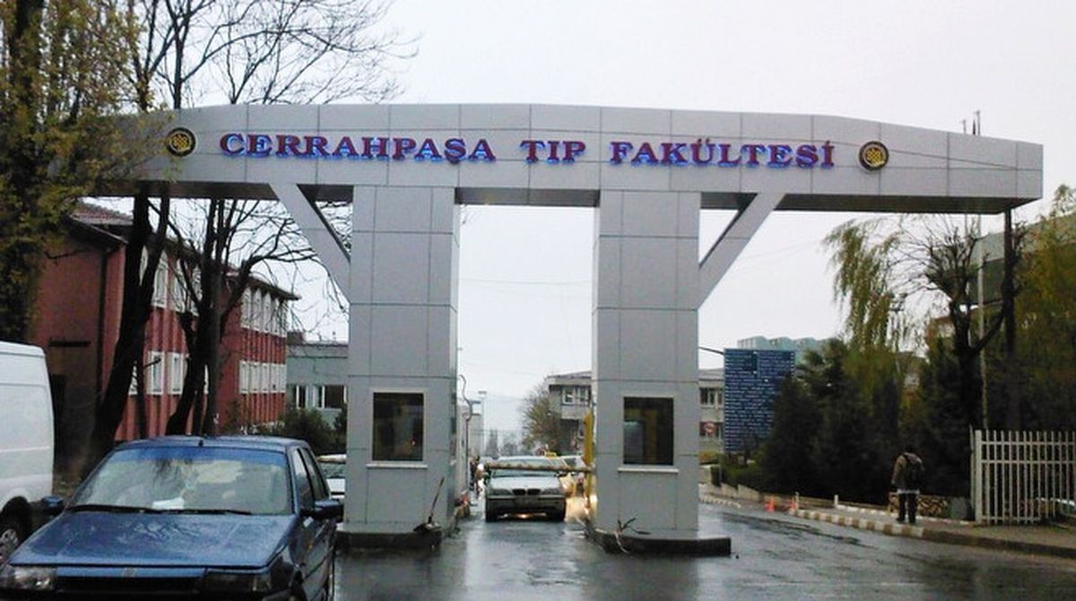 İstanbul Üniversitesi Cerrahpaşa Tıp Fakültesi Psikiyatri Kliniği'nde Tedavi Gören Bir Polis...