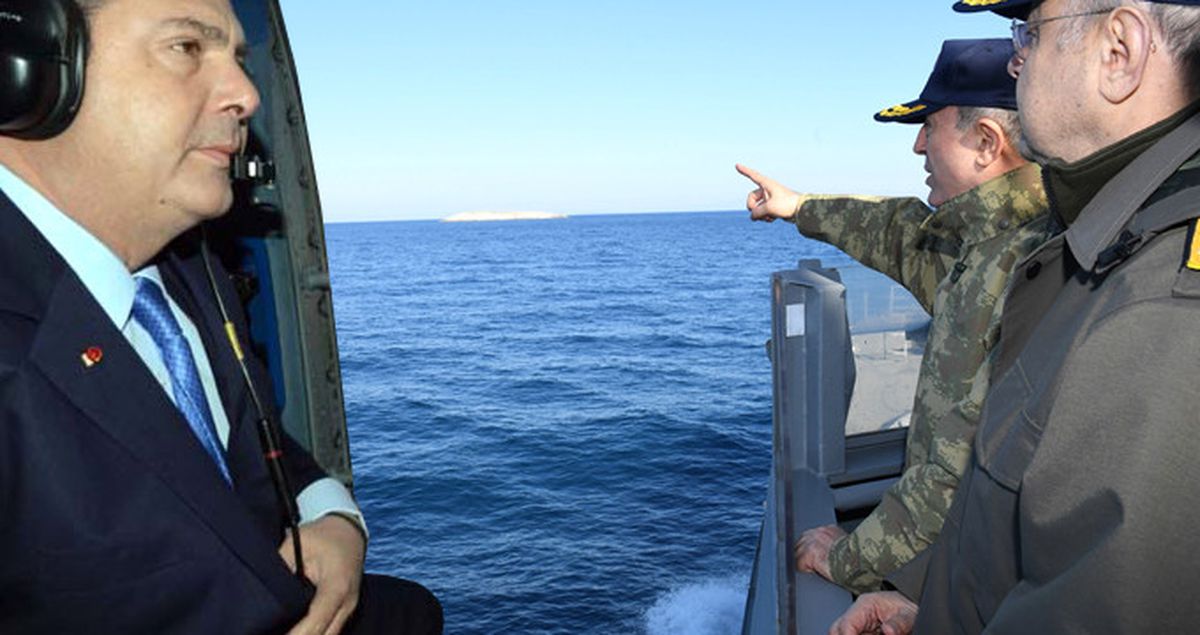 Yunanistan'dan 3 Gün Sonra Kardak Hamlesi! Savunma Bakanı Çelenk Bıraktı