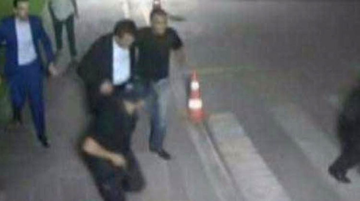 Bakan Zeybekci'nin, Darbecilerin Ateşinden Kaçtığı Anlar Kamerada