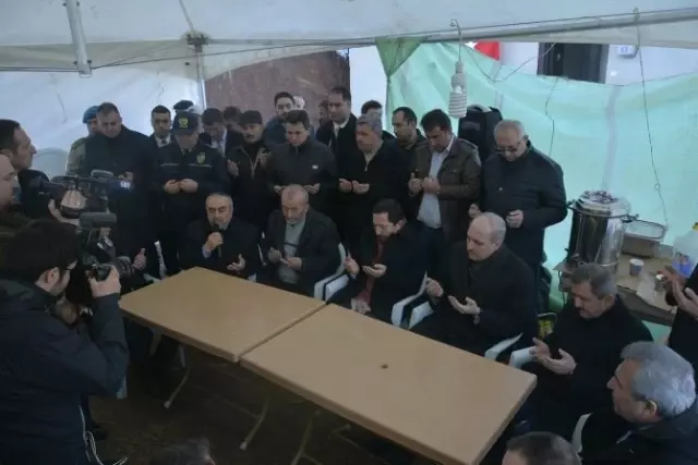 Başbakan Yardımcısı Kurtulmuş'tan Şehit Ailesine Ziyaret