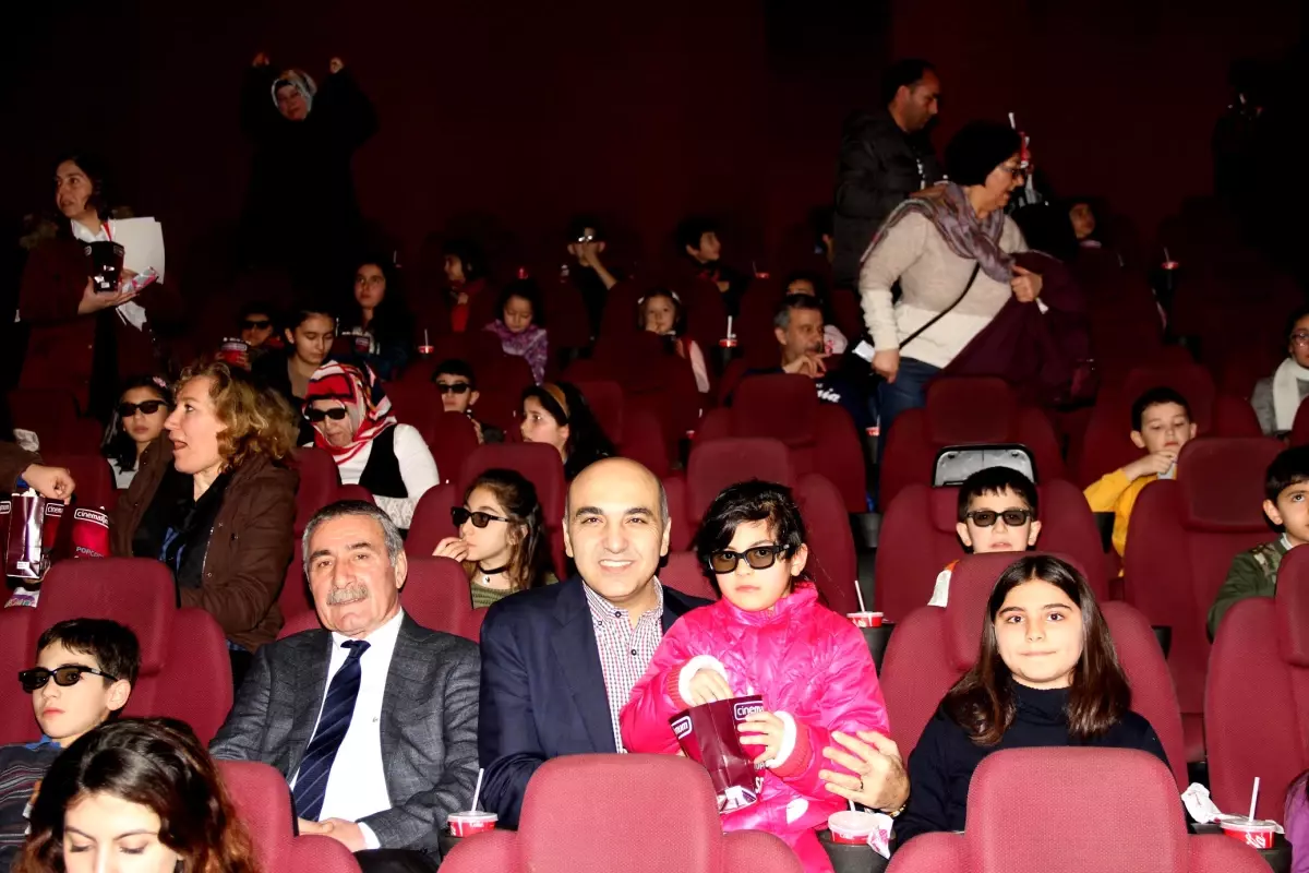 Başkan Kerimoğlu'ndan Çocuklarla Sinema Keyfi
